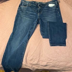 American eagle woman’s jeans.